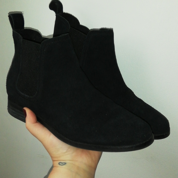 TOMS Ella Suede Boots - Picture 1 of 8